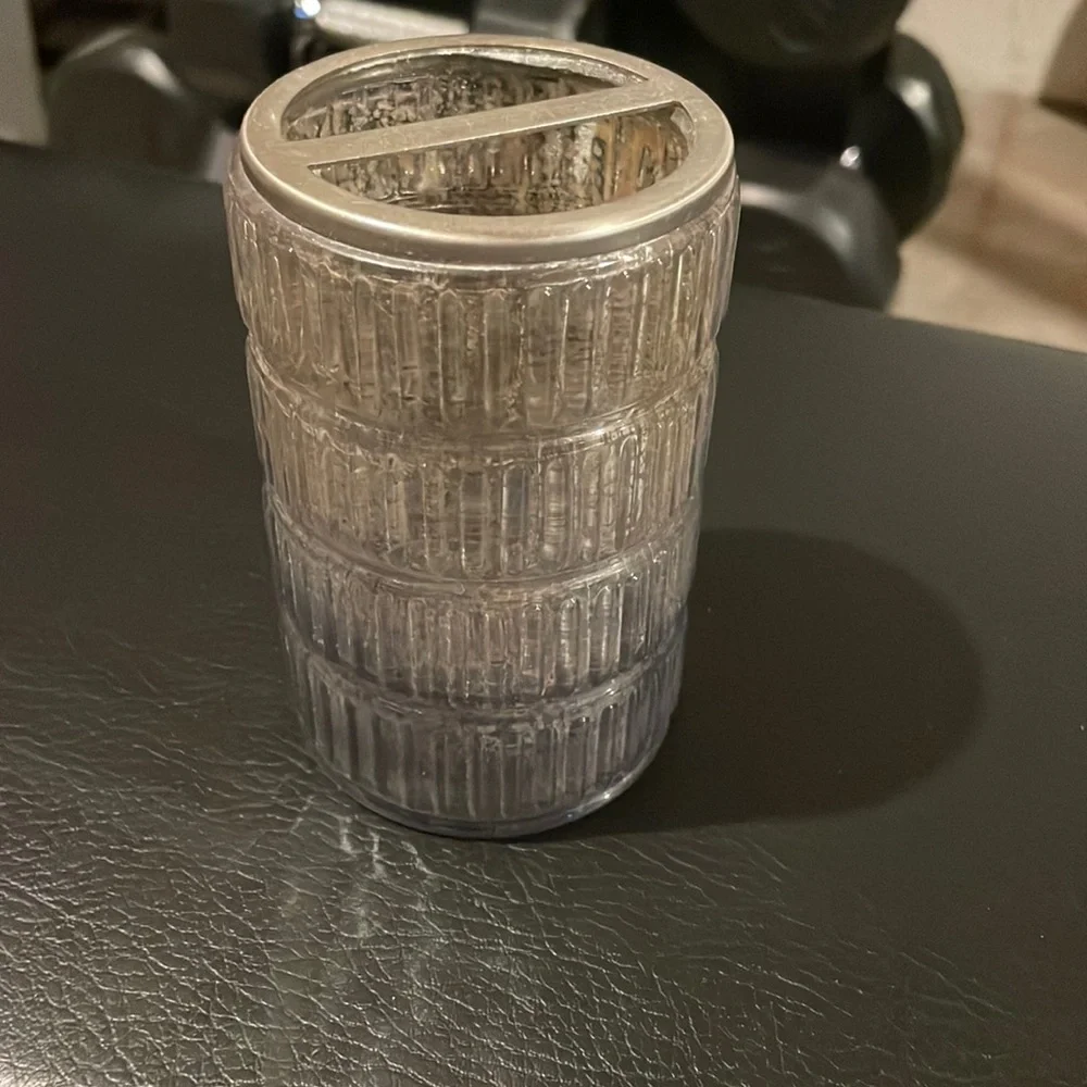 Toothbrush holder